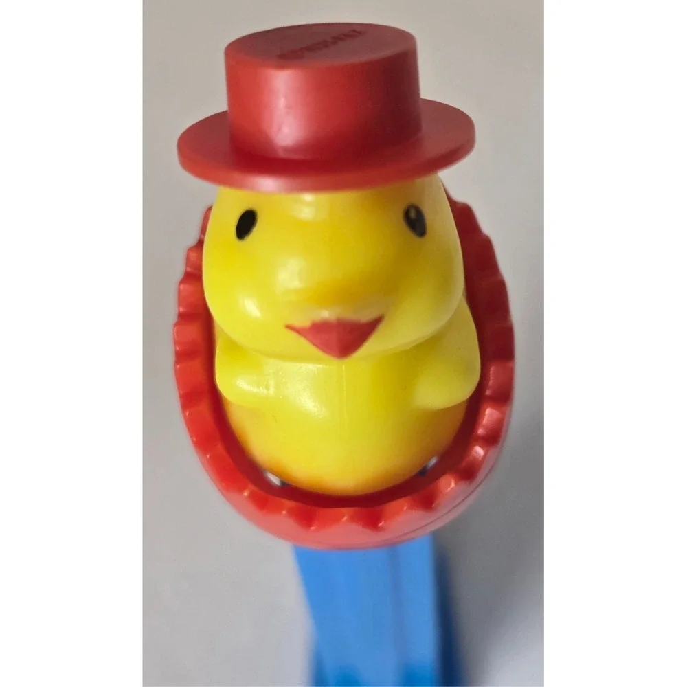 VINTAGE PEZ BABY CHICK CRACKED EGG RED TOP HAT DISPENSER W/ FEET COLLECTIBLE EUC